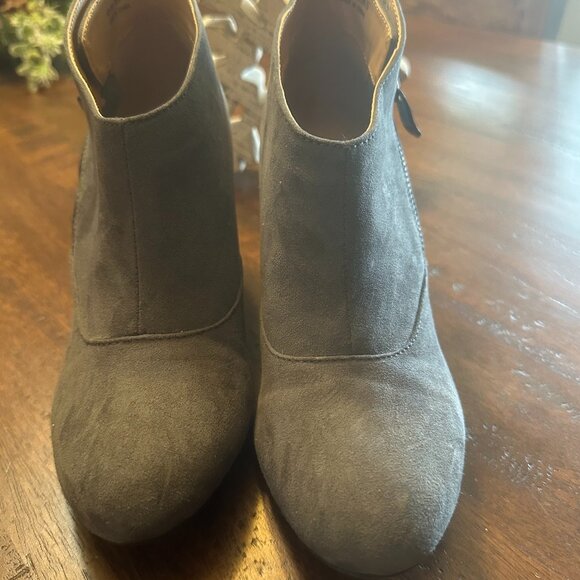 NIB Naughty Monkey Gray booties - Picture 2 of 3